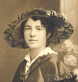 Photo of photos/Florence E V Mclennan 1887-1949 portrait_crop
